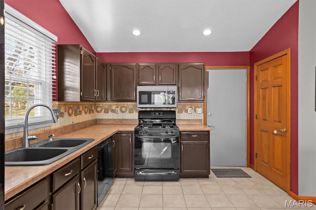 160 Coventry Way Highland, IL 62249 - Photo 11 of 36