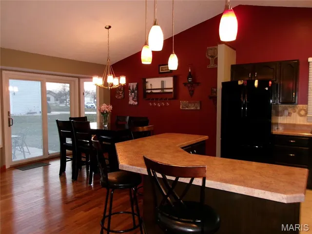 $329,900 | 160 Coventry Way, Highland, IL 62249