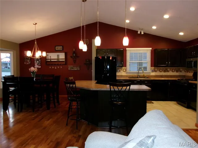 $329,900 | 160 Coventry Way, Highland, IL 62249