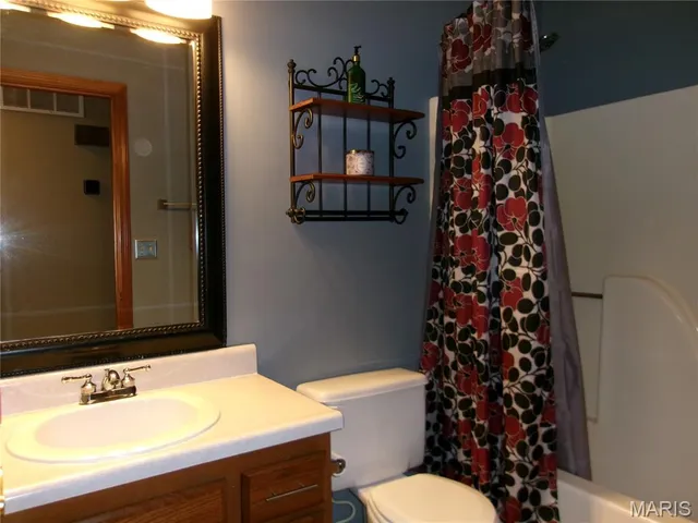 $329,900 | 160 Coventry Way, Highland, IL 62249