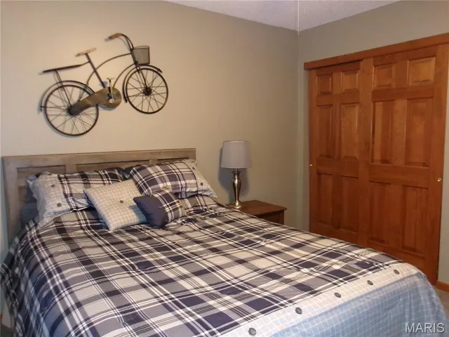 $329,900 | 160 Coventry Way, Highland, IL 62249