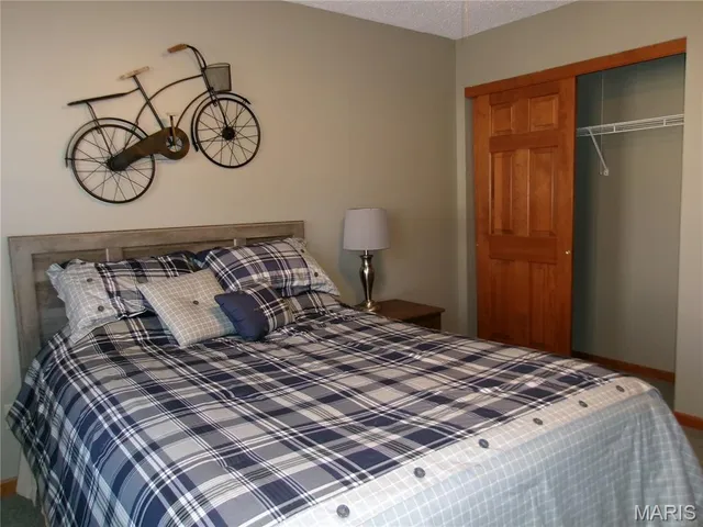 $329,900 | 160 Coventry Way, Highland, IL 62249