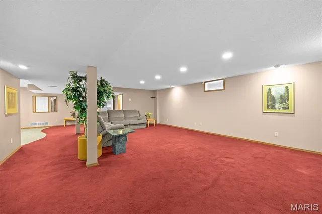 $329,900 | 160 Coventry Way, Highland, IL 62249