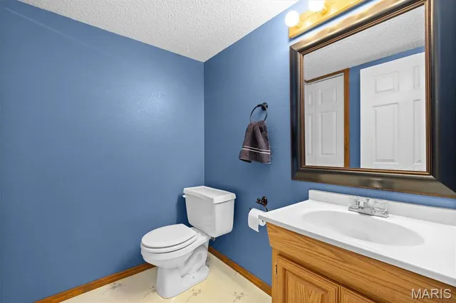 $329,900 | 160 Coventry Way, Highland, IL 62249