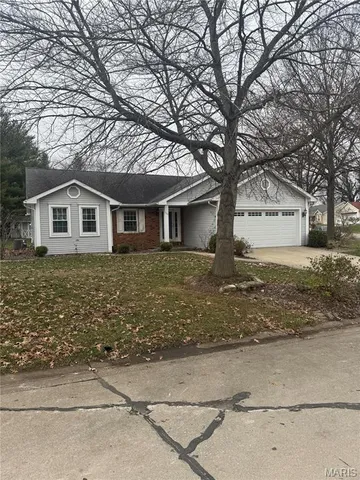 $329,900 | 160 Coventry Way, Highland, IL 62249