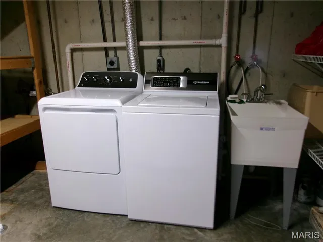 $329,900 | 160 Coventry Way, Highland, IL 62249