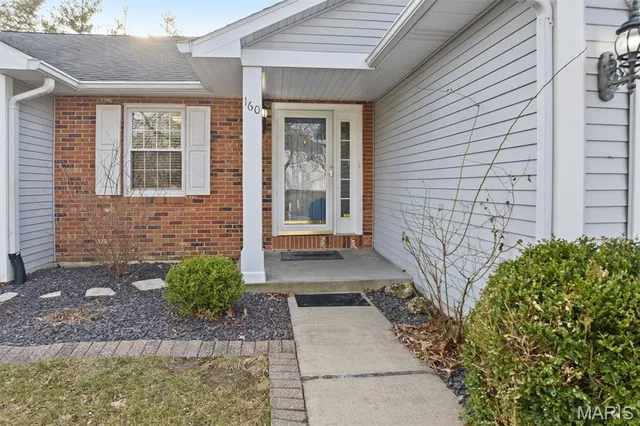 $329,900 | 160 Coventry Way, Highland, IL 62249