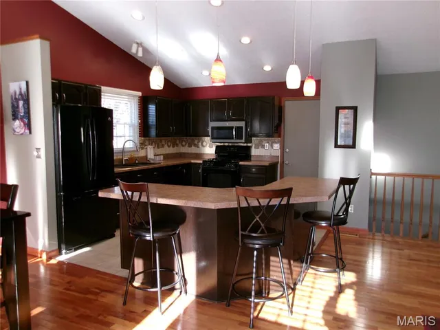 $329,900 | 160 Coventry Way, Highland, IL 62249