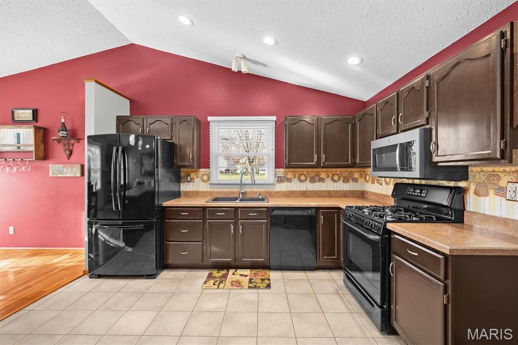 160 Coventry Way Highland, IL 62249 - Photo 10 of 36