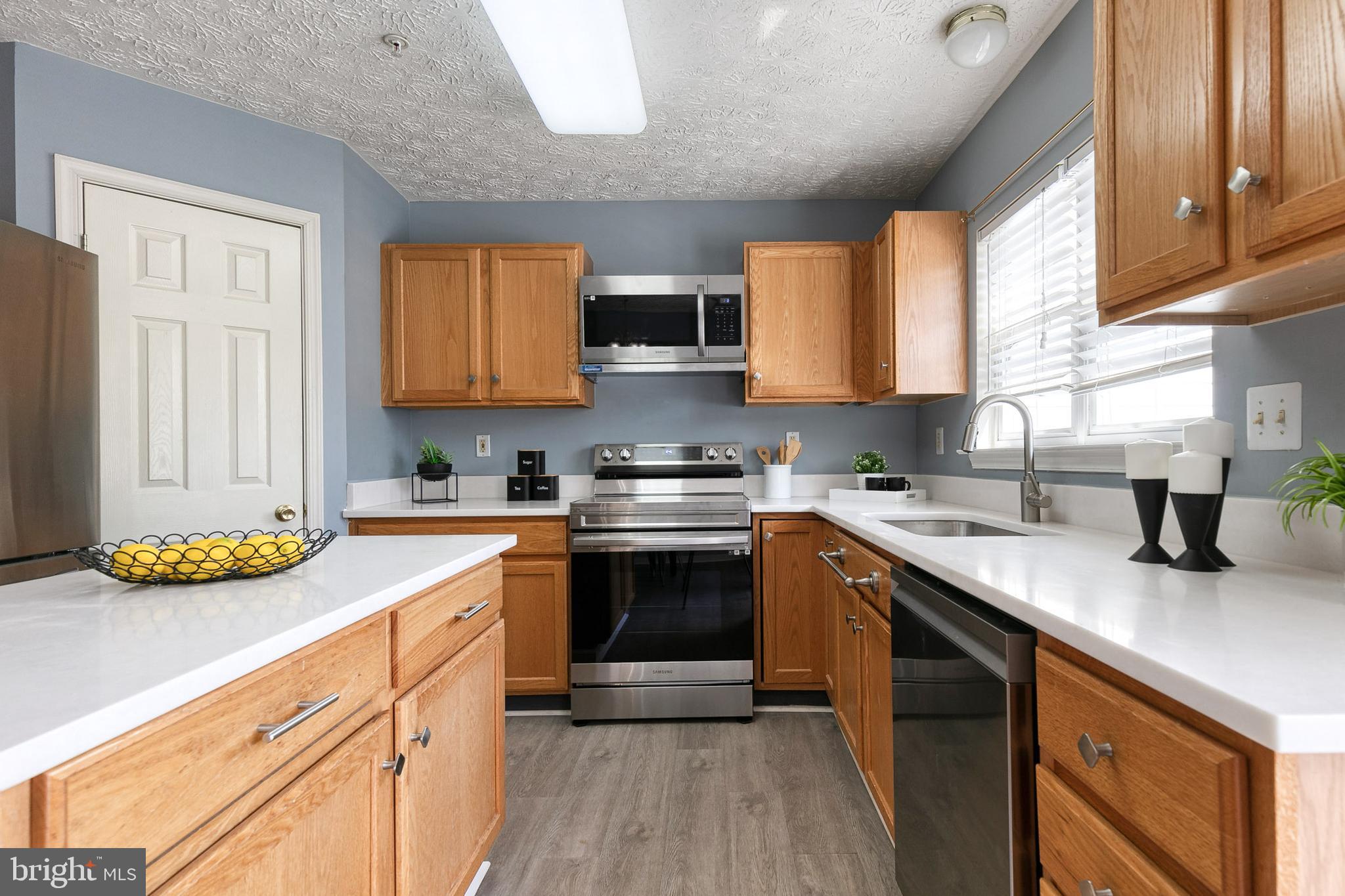 2107 Kyle Green Road Abingdon, MD 21009 - Photo 14 of 29 Stainless steel appliances & double window