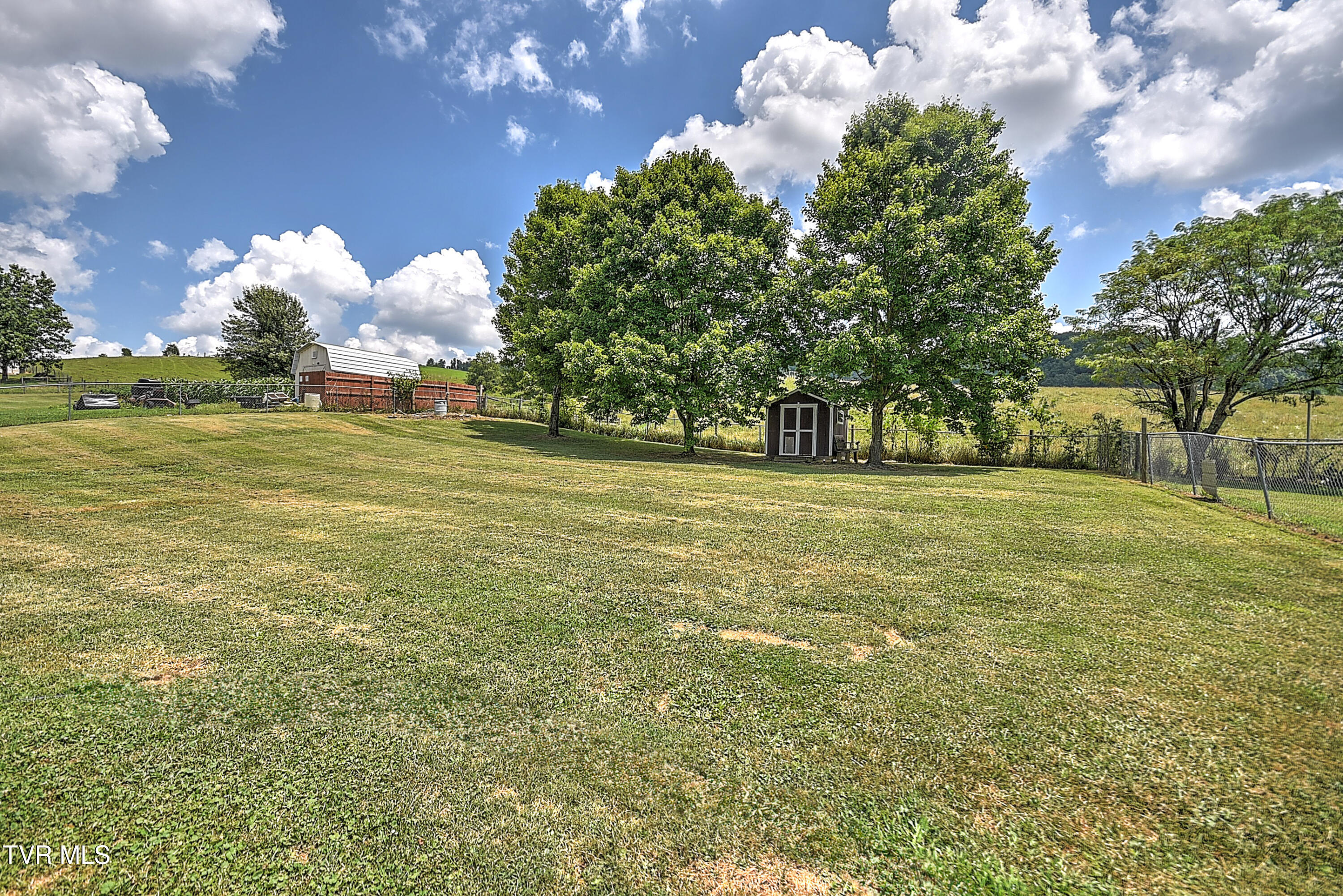 8822 Rich Valley Road Bristol, VA 24202 - Photo 12 of 49 8822 Rich Valley DA-43
