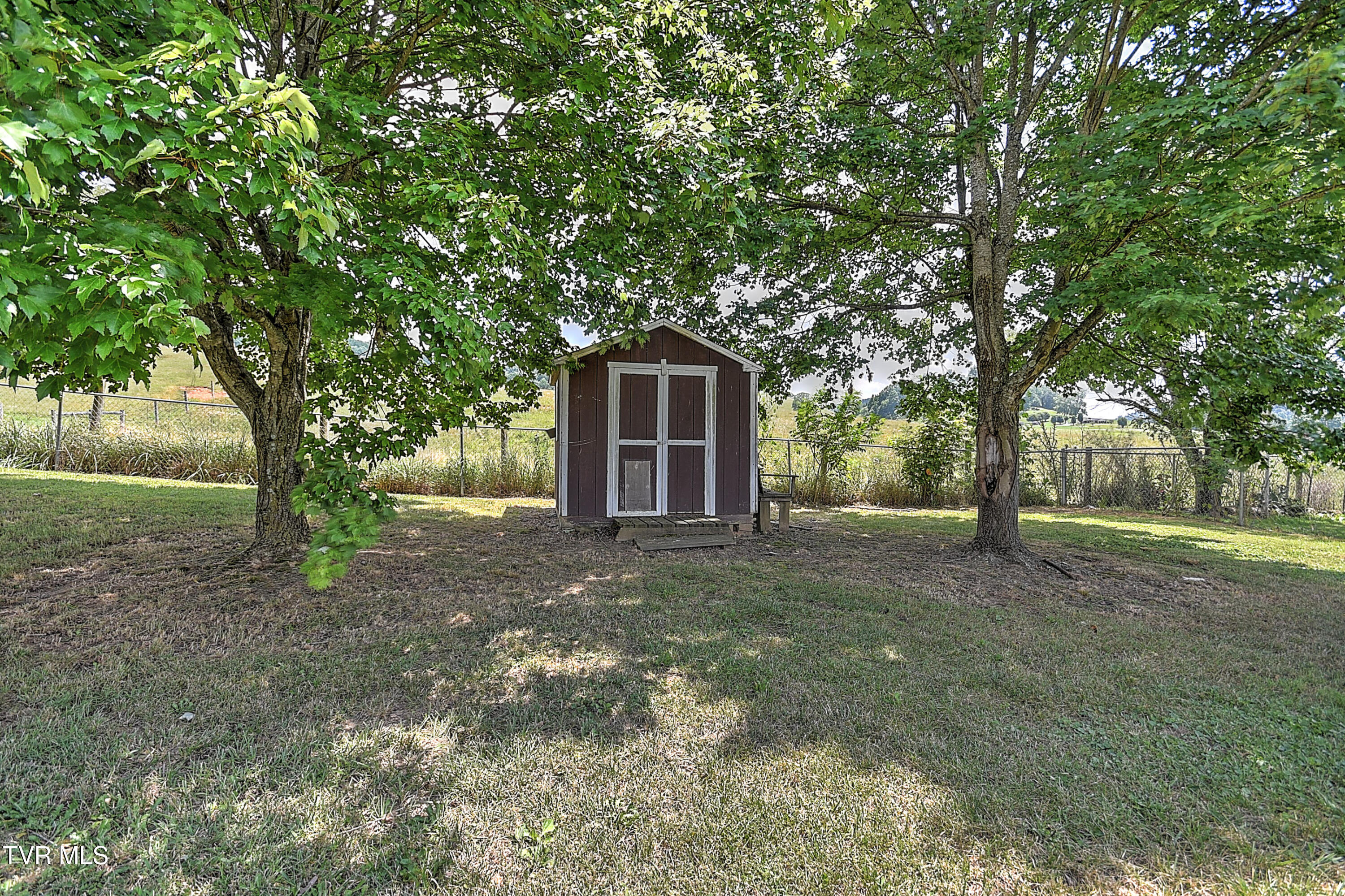 8822 Rich Valley Road Bristol, VA 24202 - Photo 13 of 49 8822 Rich Valley DA-46