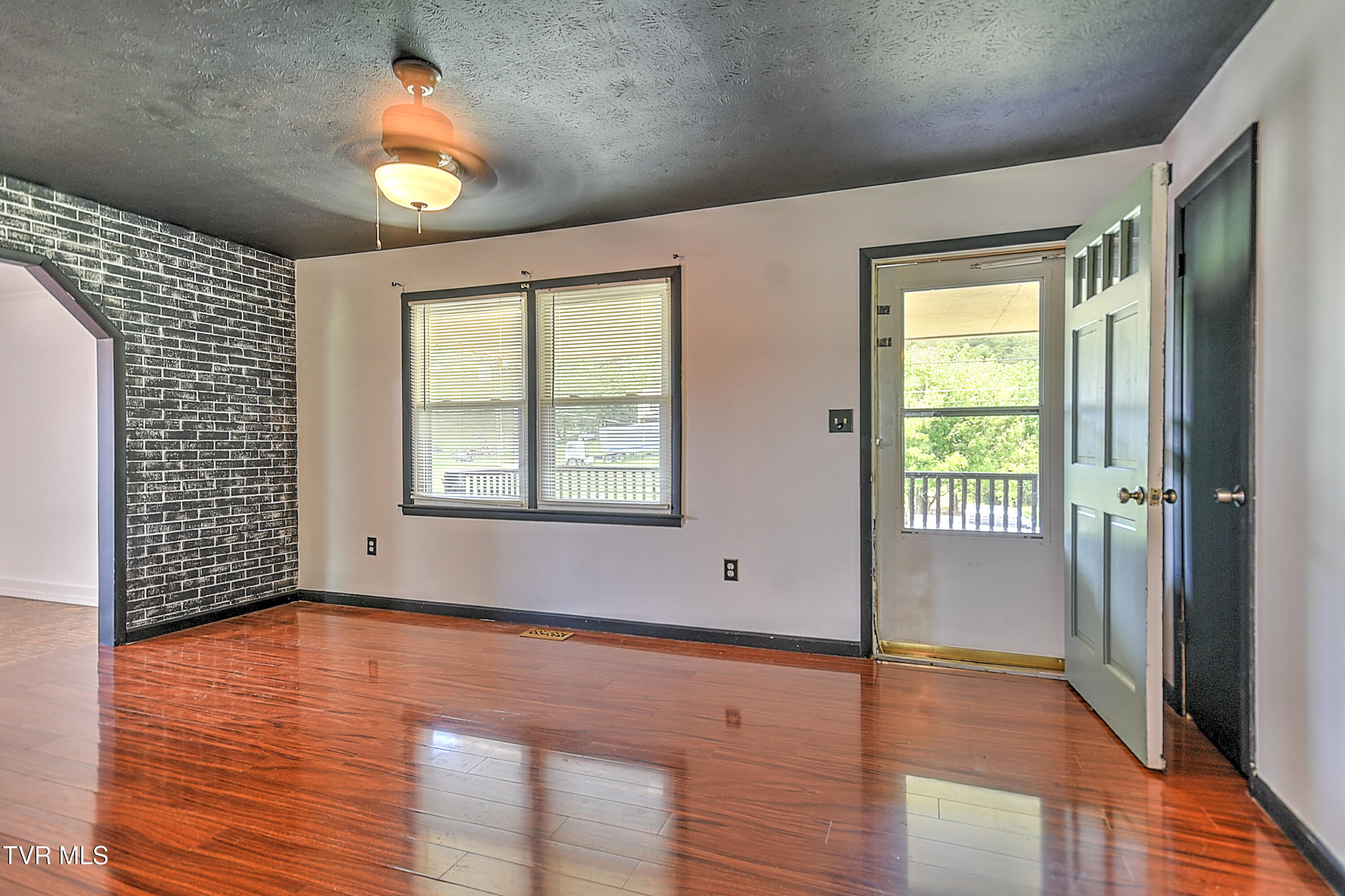 8822 Rich Valley Road Bristol, VA 24202 - Photo 15 of 49 8822 Rich Valley DA-40
