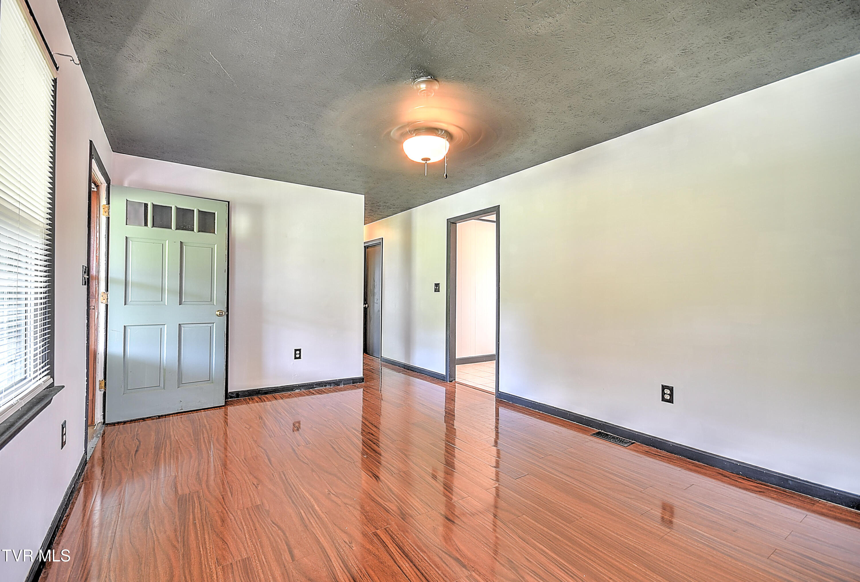 8822 Rich Valley Road Bristol, VA 24202 - Photo 19 of 49 8822 Rich Valley DA-37