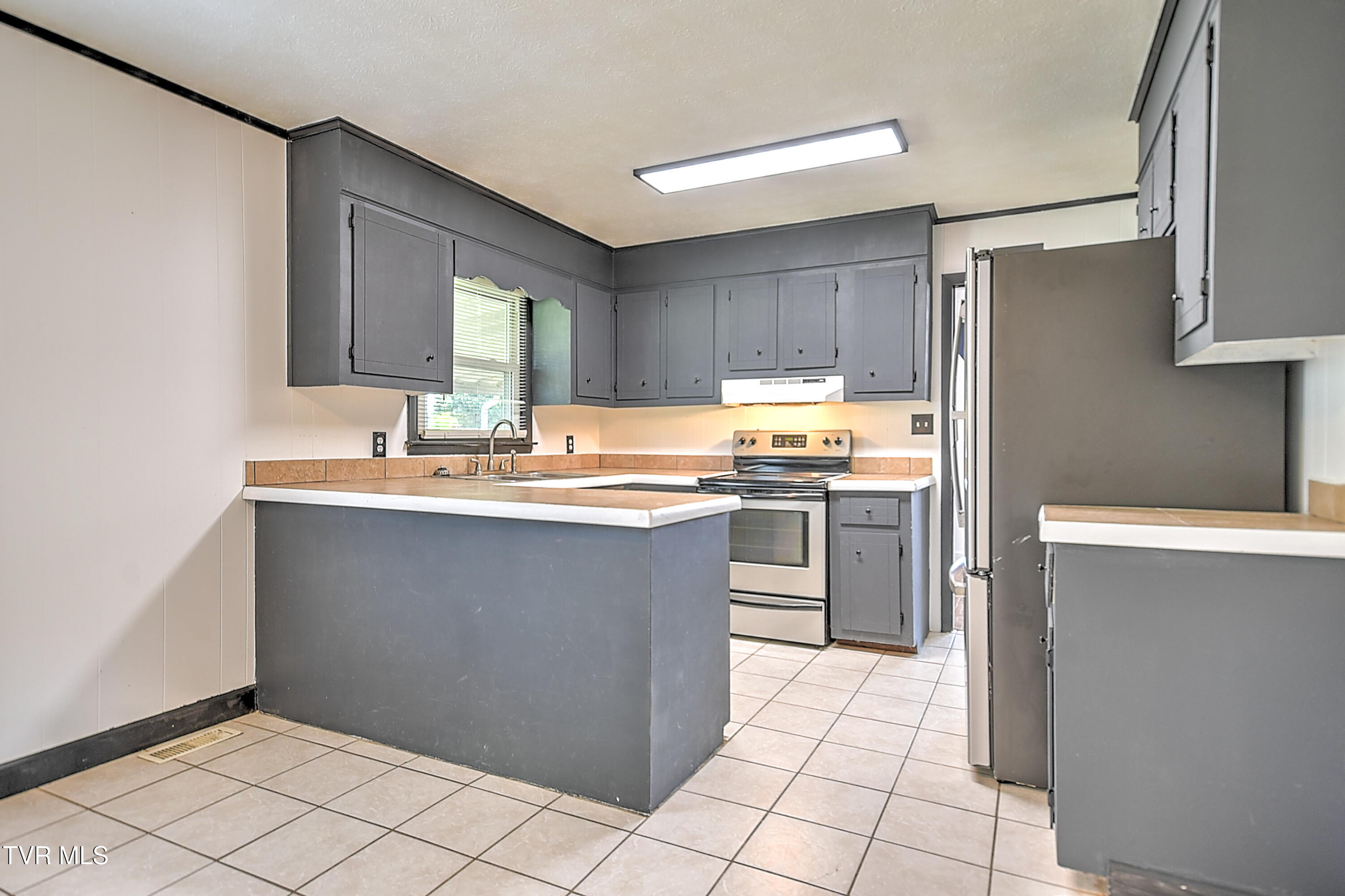 8822 Rich Valley Road Bristol, VA 24202 - Photo 21 of 49 8822 Rich Valley DA-8