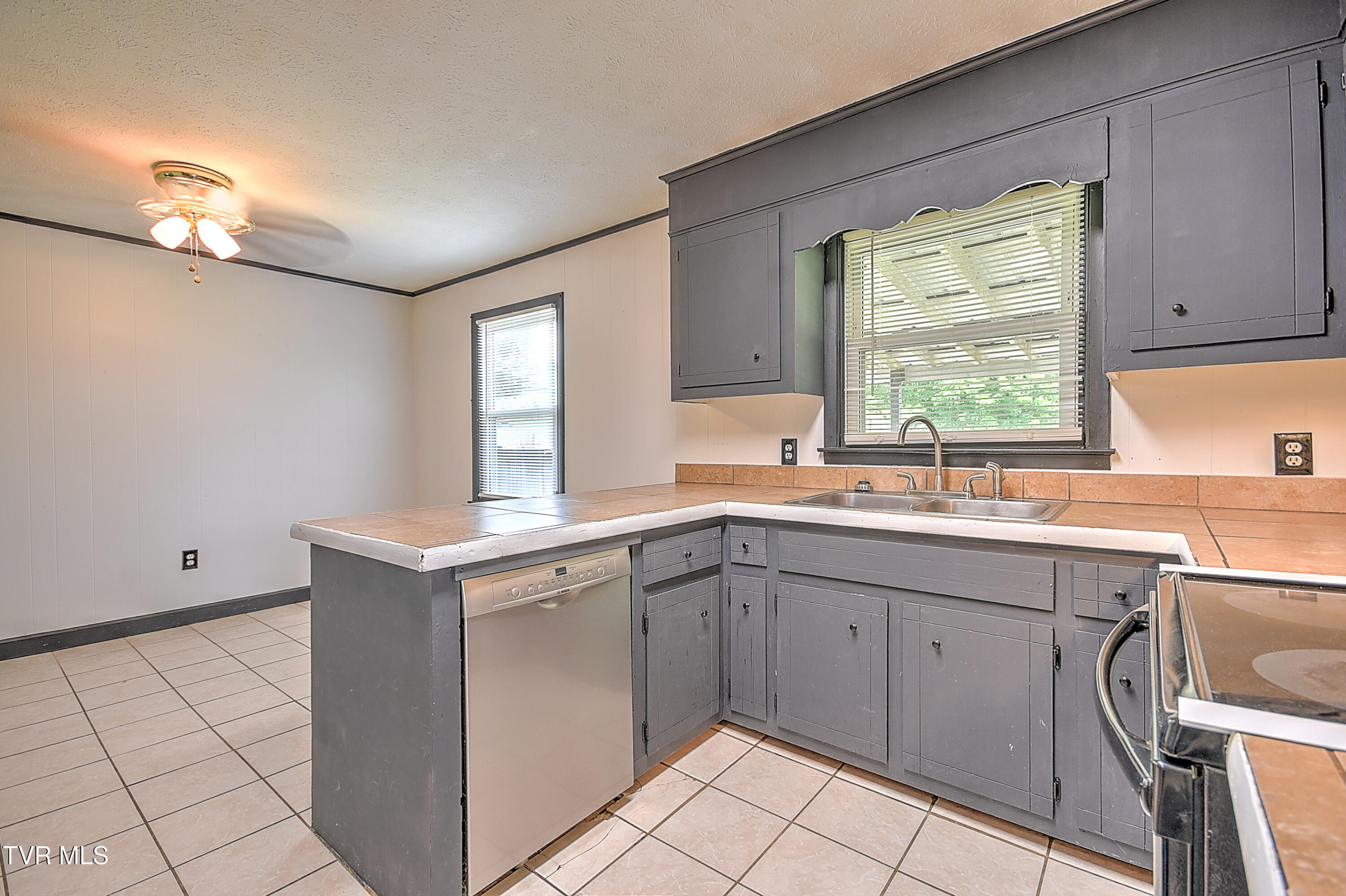 8822 Rich Valley Road Bristol, VA 24202 - Photo 26 of 49 8822 Rich Valley DA-15