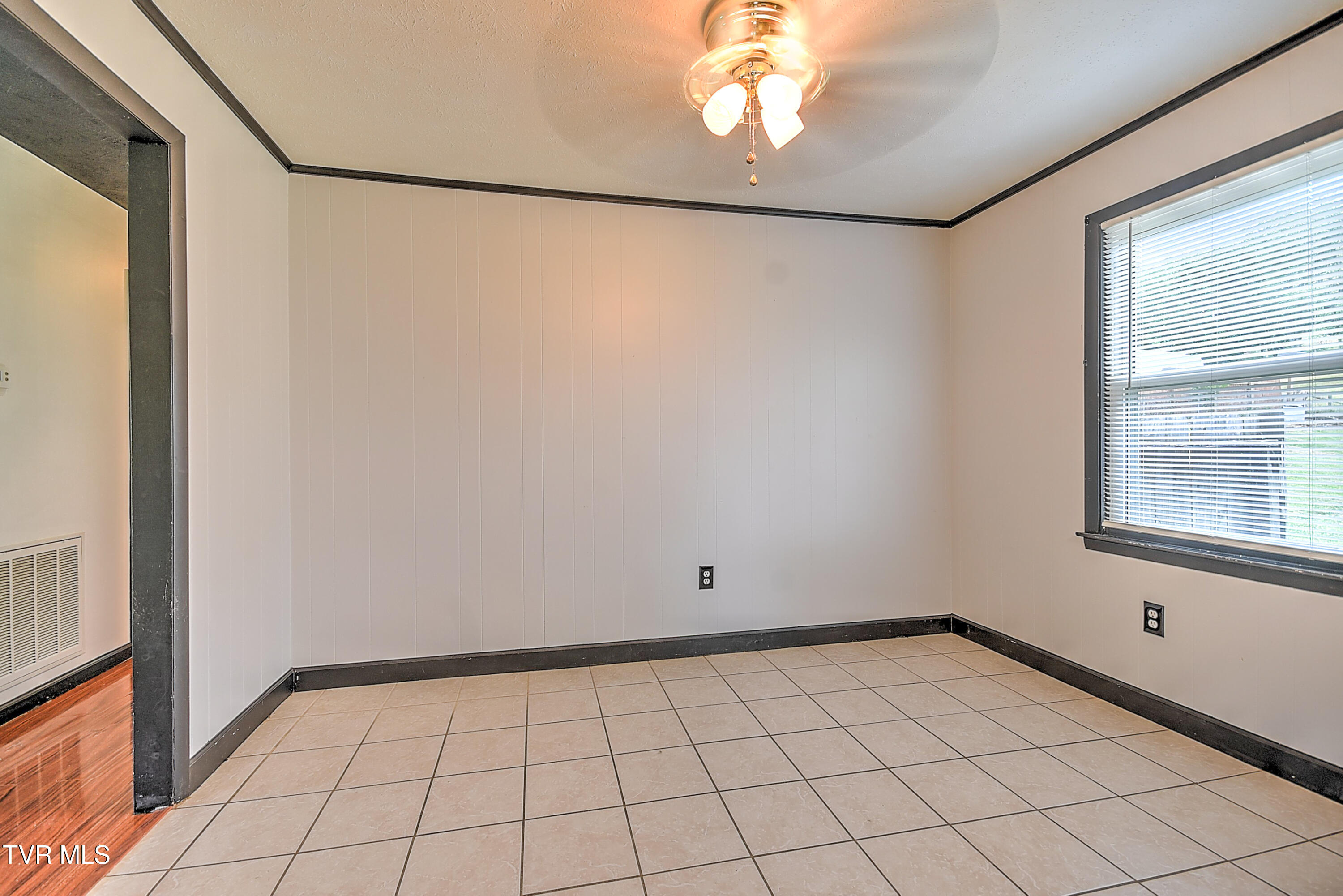 8822 Rich Valley Road Bristol, VA 24202 - Photo 27 of 49 8822 Rich Valley DA-12