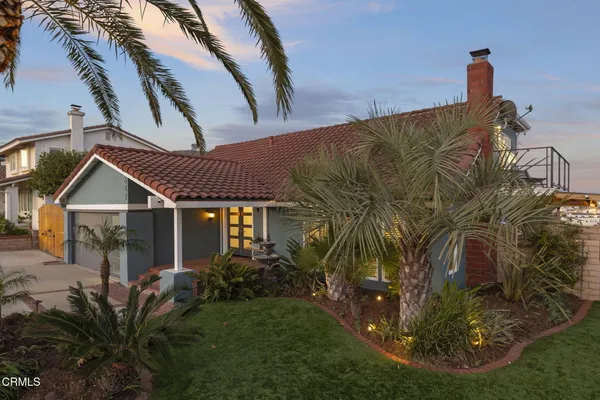 a view of a house with a yard