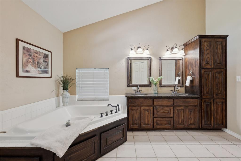 1000 Ballard Road Van Alstyne, TX 75495 - Photo 26 of 40 a bathroom with a tub sink and mirror