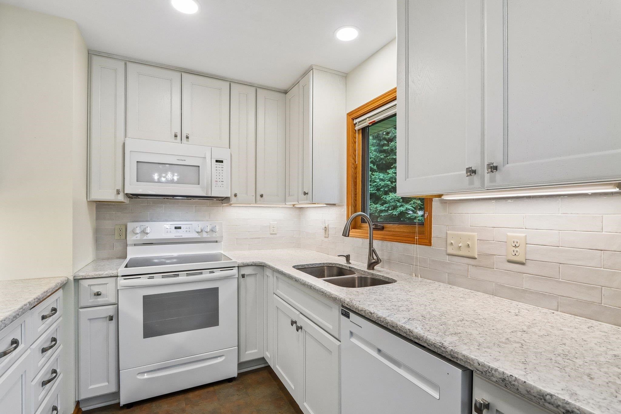 5006 Violet Lane Madison, WI 53714 - Photo 14 of 34