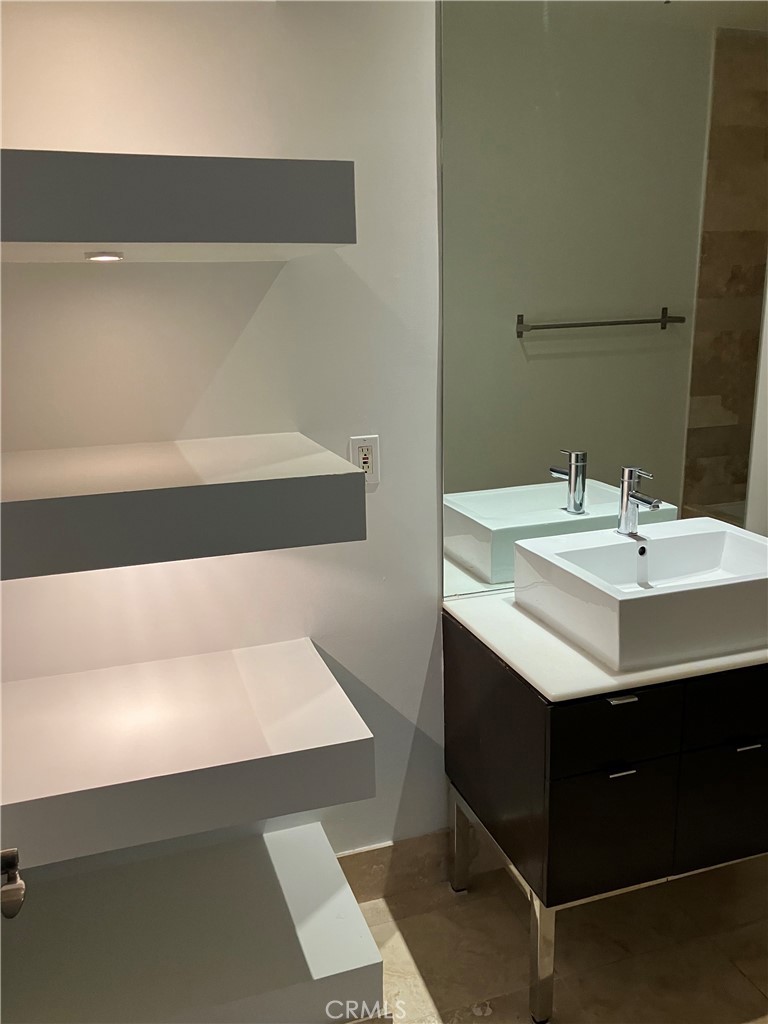 8811 Burton Way, Unit 202 Los Angeles, CA 90048 - Photo 11 of 19 a utility room with a sink