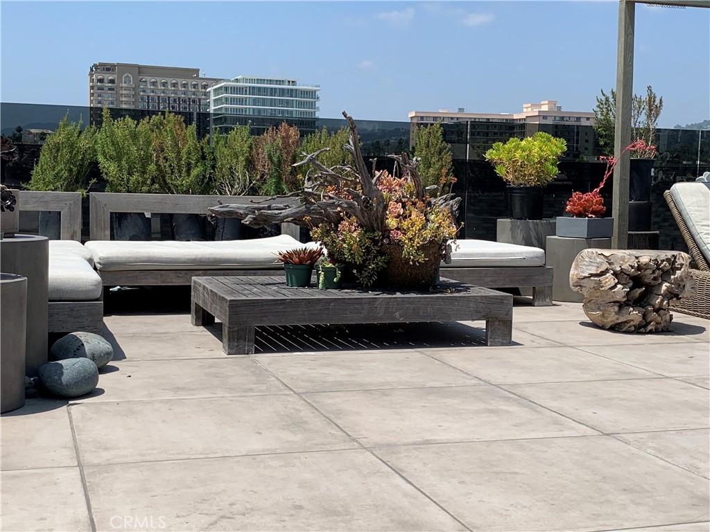 8811 Burton Way, Unit 202 Los Angeles, CA 90048 - Photo 17 of 19 a view of a patio with couches and potted plants