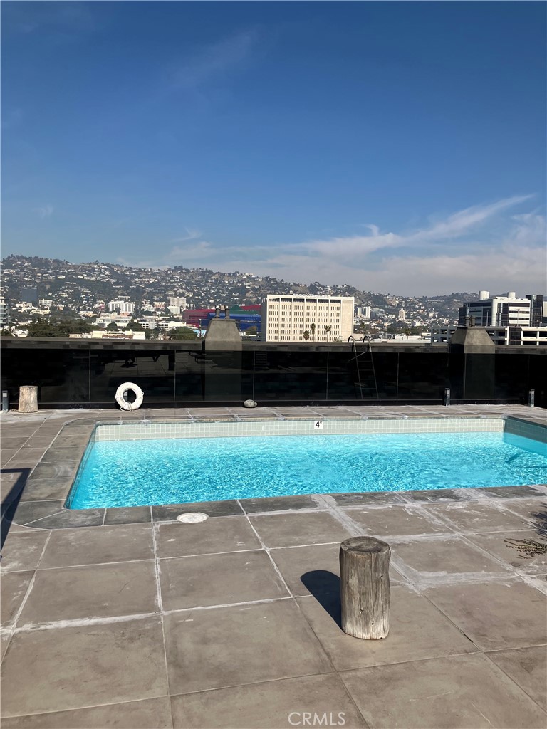 8811 Burton Way, Unit 202 Los Angeles, CA 90048 - Photo 18 of 19 a view of a terrace with a garden