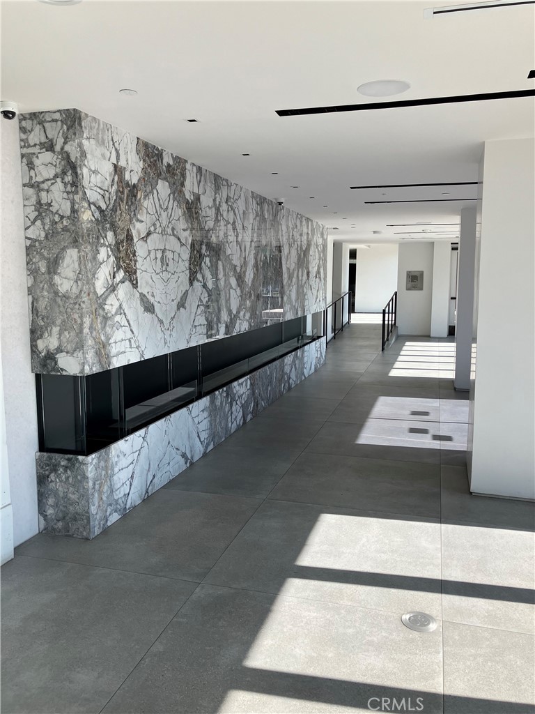 8811 Burton Way, Unit 202 Los Angeles, CA 90048 - Photo 3 of 19 a view of entryway