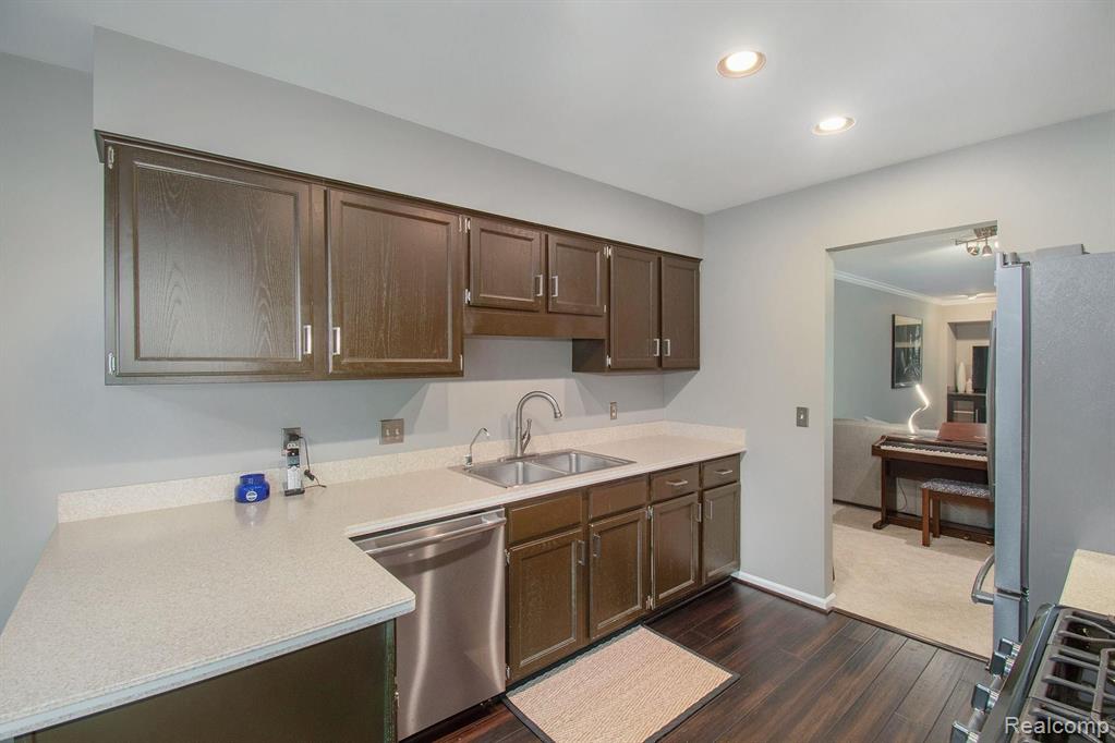 2191 London Bridge Drive Rochester Hills, MI 48307 - Photo 4 of 31
