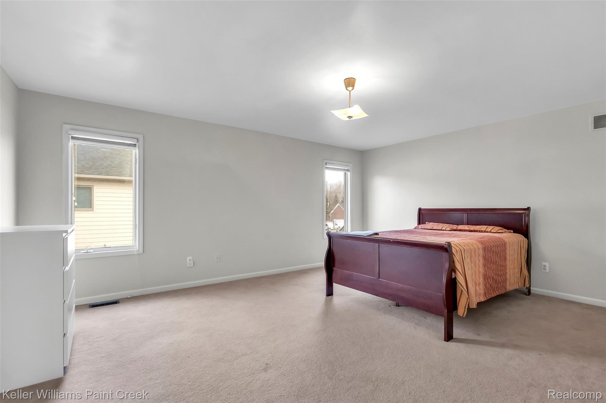2040 Somerville Road Rochester, MI 48307 - Photo 36 of 63 36_2040SomervilleRdWindowStillRealEstatePhotography36_mls.jpg