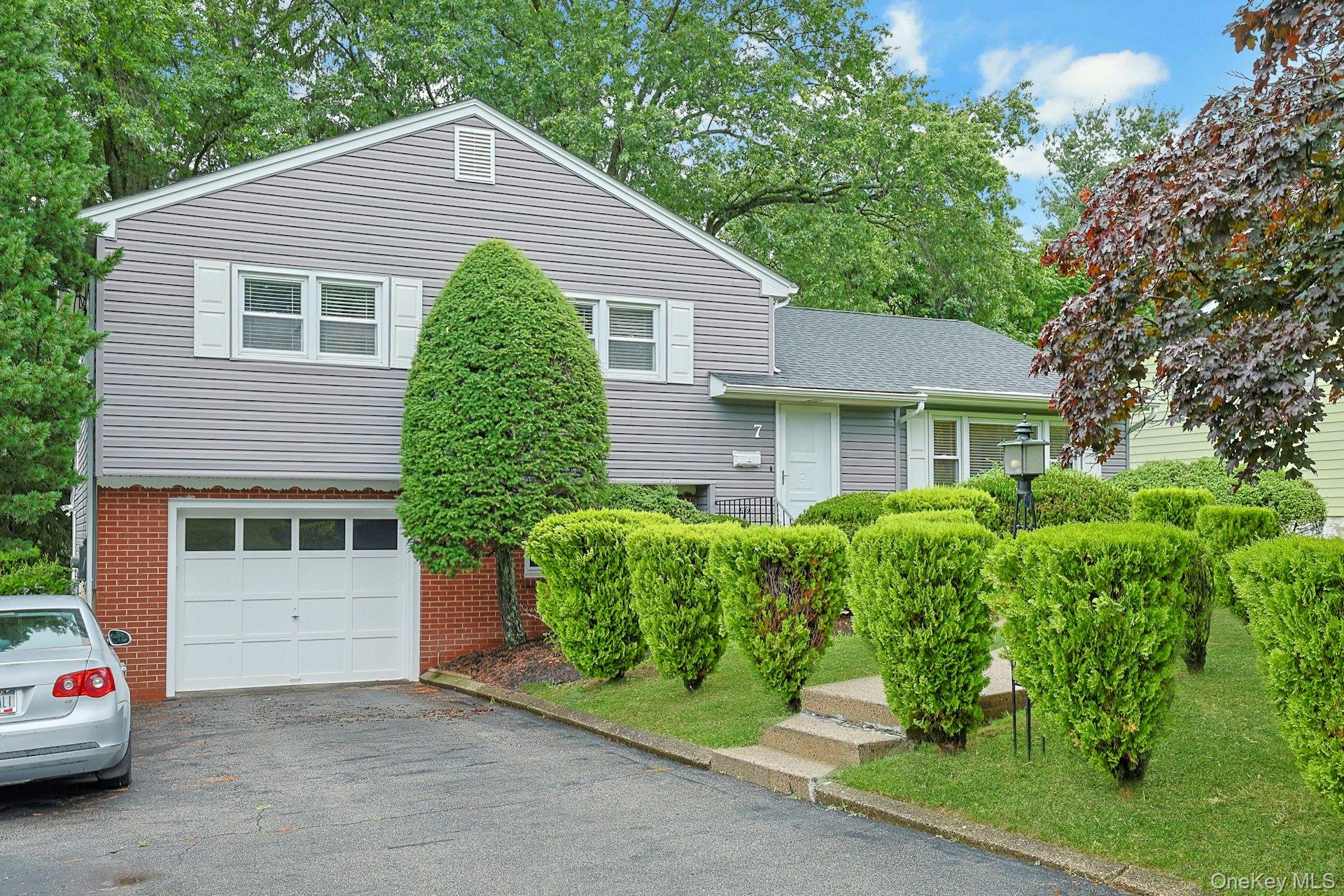 7 Stewart Place Spring Valley, NY 10977 - Photo 3 of 34