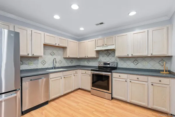 $3,600 | 104 Sparrow Ridge Road, Unit 20C, Carmel, NY 10512