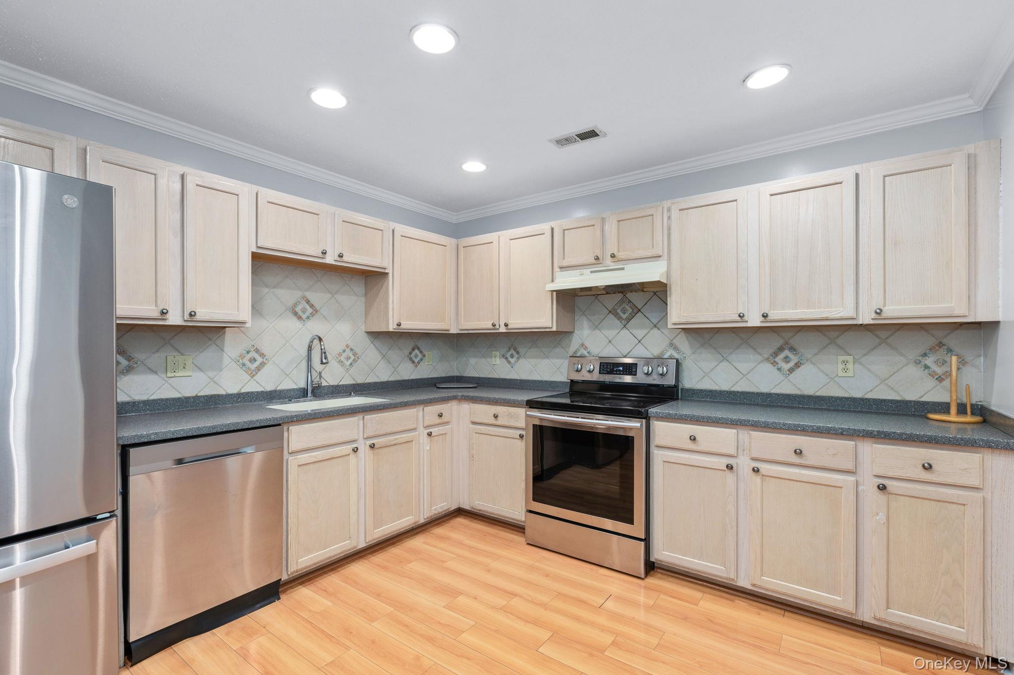 104 Sparrow Ridge Road, Unit 20C Carmel, NY 10512 - Photo 3 of 30