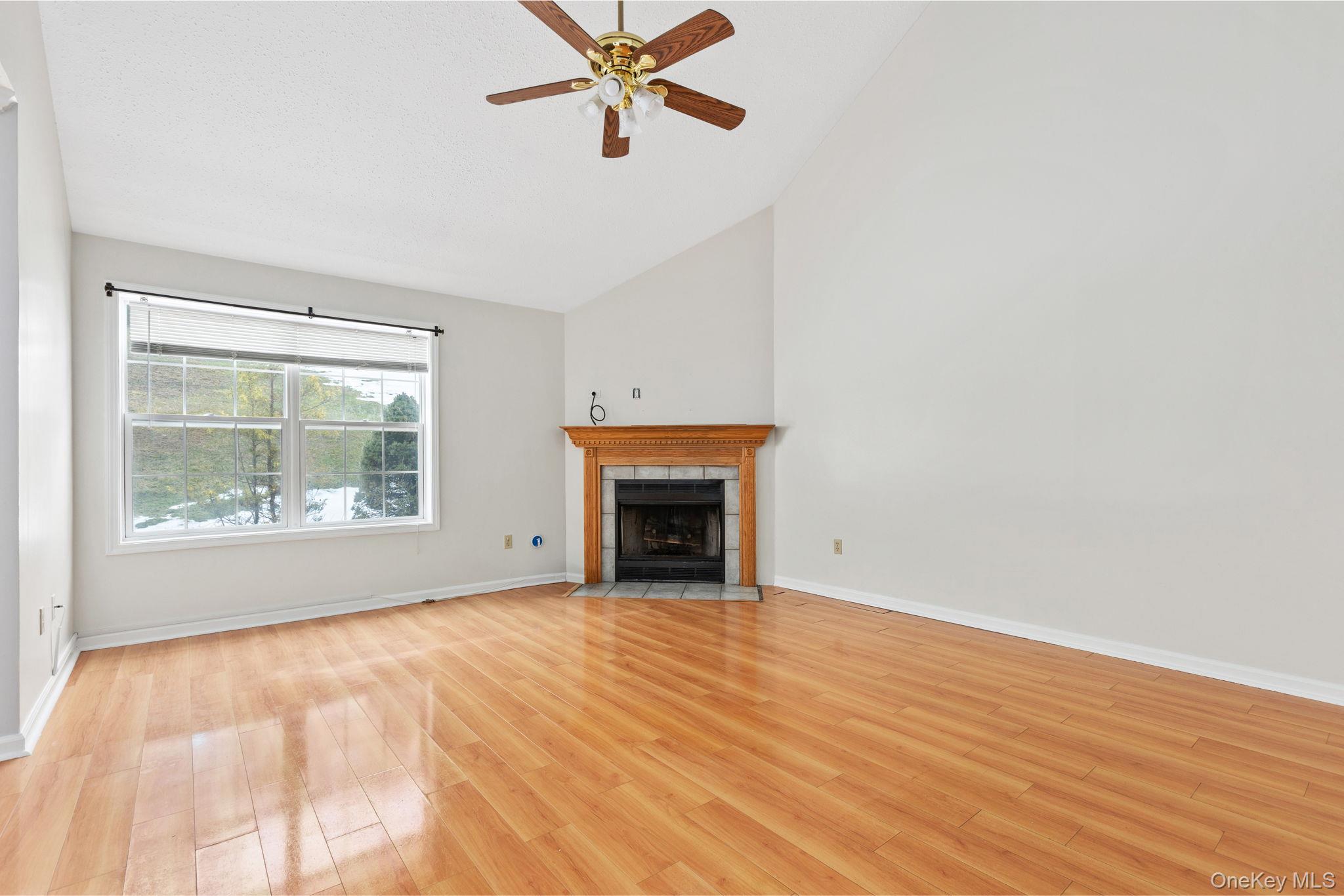 104 Sparrow Ridge Road, Unit 20C Carmel, NY 10512 - Photo 10 of 30 Living Room