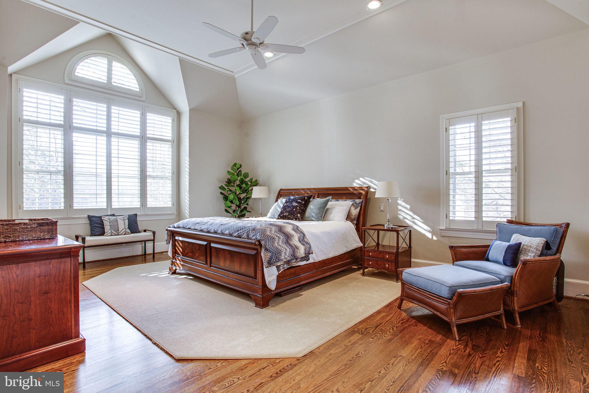 11622 Rolling Meadow Drive Great Falls, VA 22066 - Photo 18 of 45 Generously sized main level Owner's suite