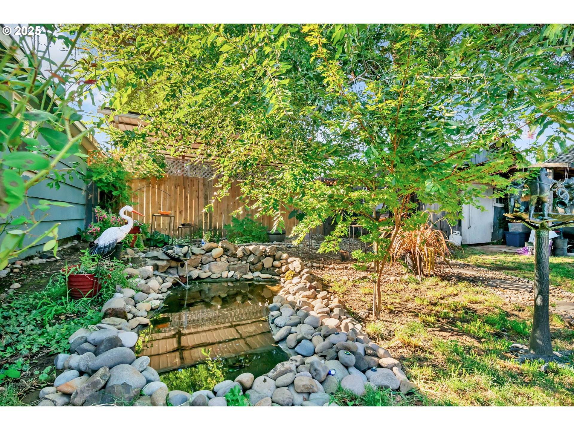 637 17th Street Northeast Salem, OR 97301 - Photo 25 of 34 a view of yard with green space