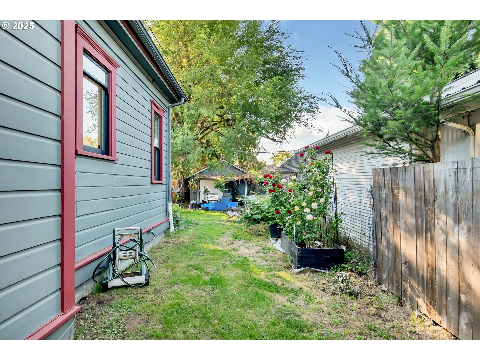 637 17th Street Northeast Salem, OR 97301 - Photo 31 of 34 a backyard of a house with a garden and plants