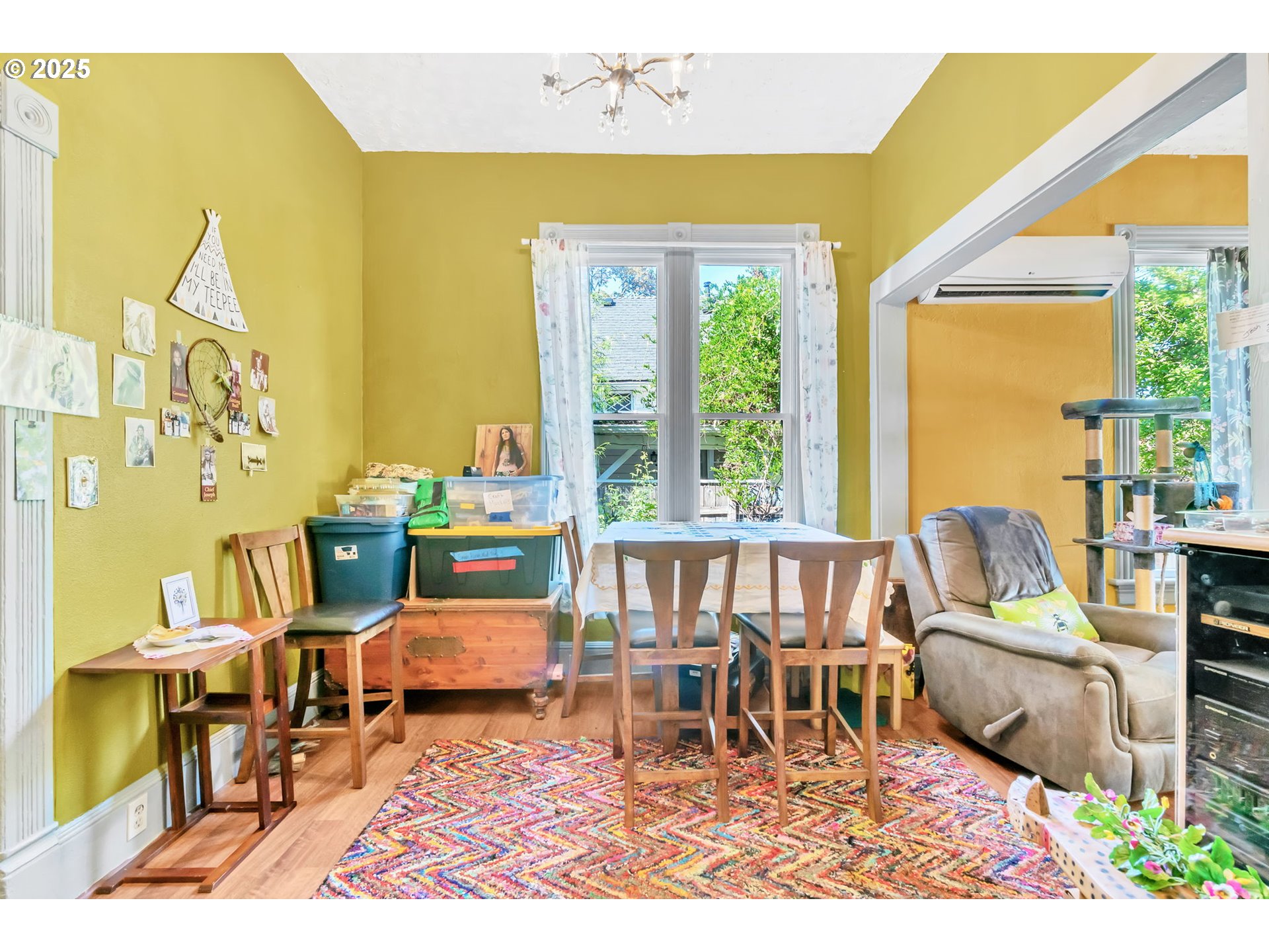 637 17th Street Northeast Salem, OR 97301 - Photo 8 of 34 a living room with furniture and a large window