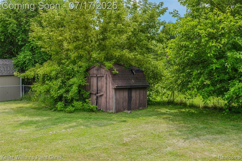 1046 Stonehenge Road Flint, MI 48532 - Photo 27 of 33