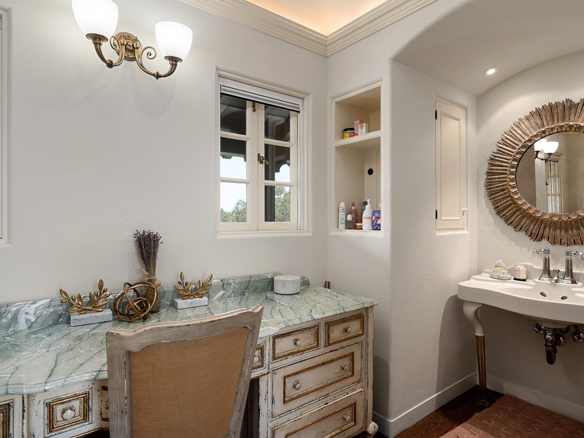 862 Chiltern Road Hillsborough, CA 94010 - Photo 27 of 58 Gallery Image 27
