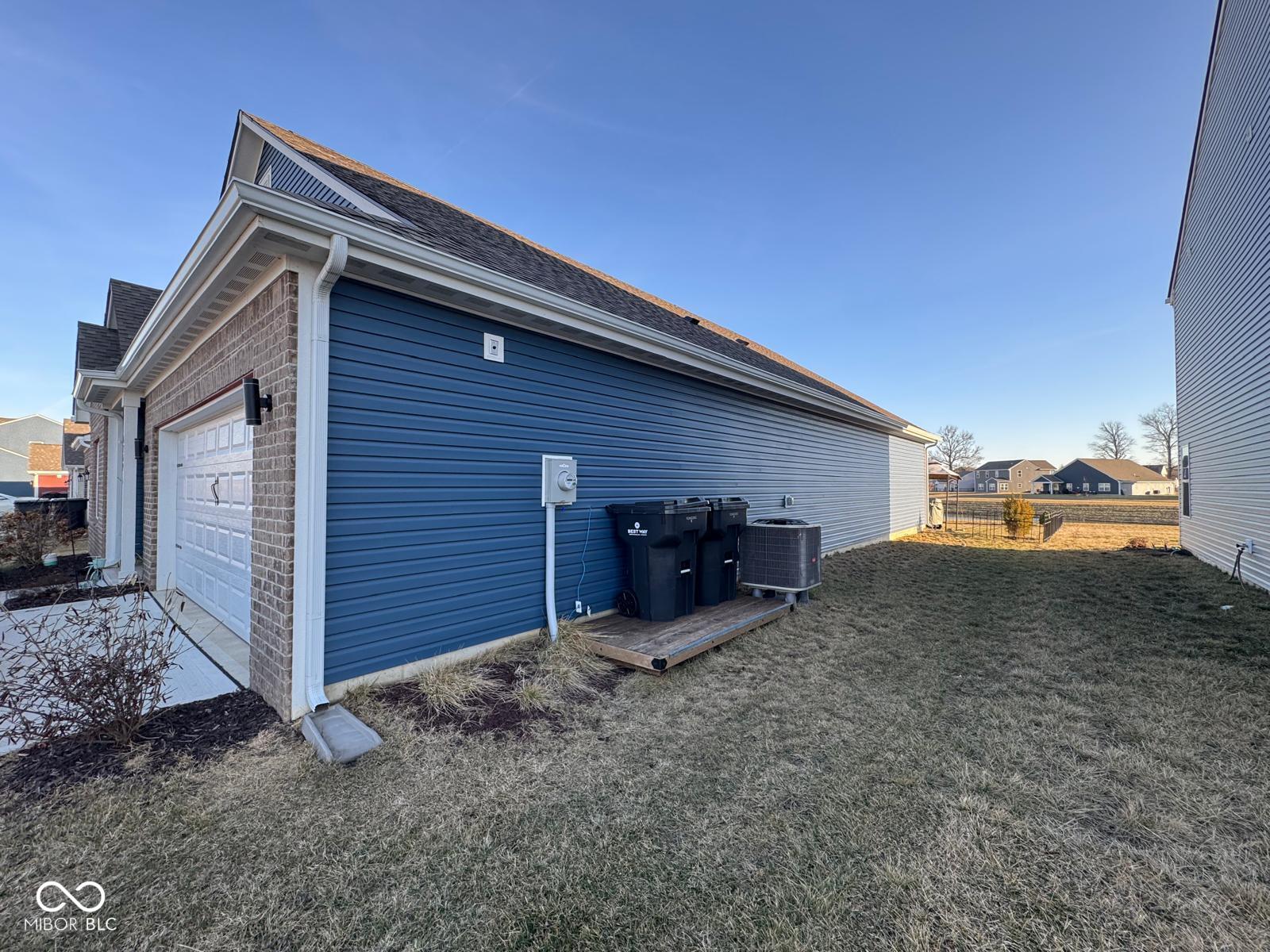 6769 Honeysuckle Way Pendleton, IN 46064 - Photo 2 of 38