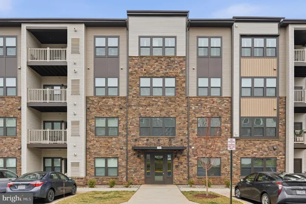 $2,700 | 21460 Mount Sterling Terrace, Unit 105, Sterling, VA 20164