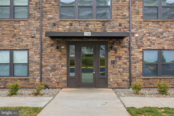 $2,700 | 21460 Mount Sterling Terrace, Unit 105, Sterling, VA 20164