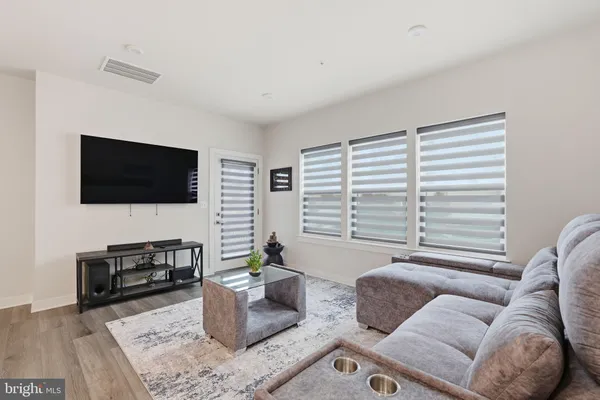 $2,700 | 21460 Mount Sterling Terrace, Unit 105, Sterling, VA 20164