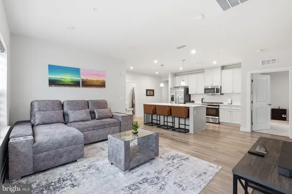 $2,700 | 21460 Mount Sterling Terrace, Unit 105, Sterling, VA 20164