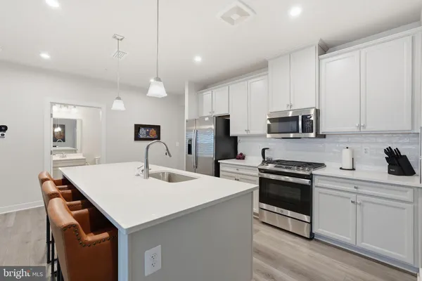 $2,700 | 21460 Mount Sterling Terrace, Unit 105, Sterling, VA 20164