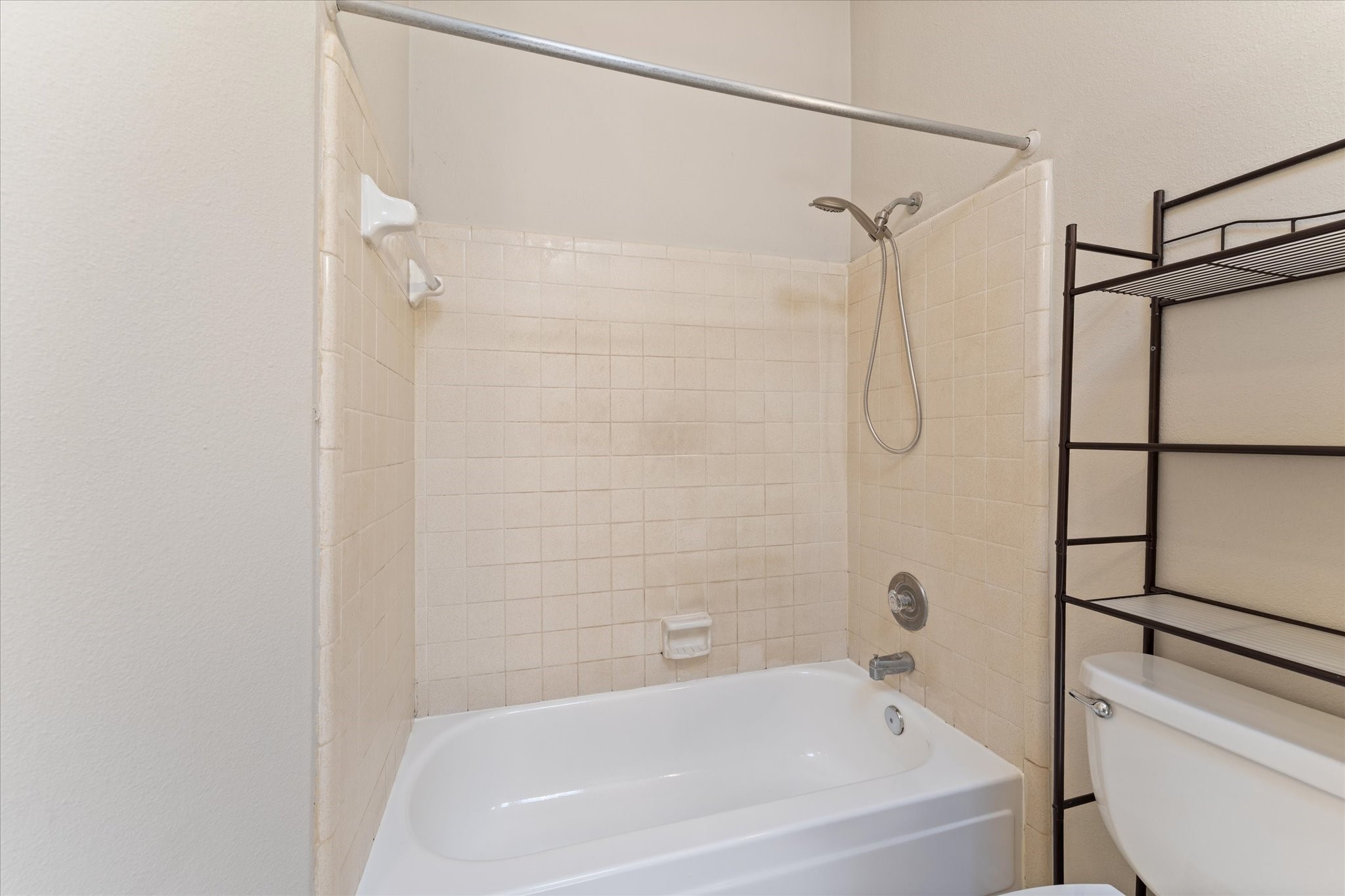 4906 Meadowfox Place Spring, TX 77389 - Photo 24 of 39 Primary bathroom.
