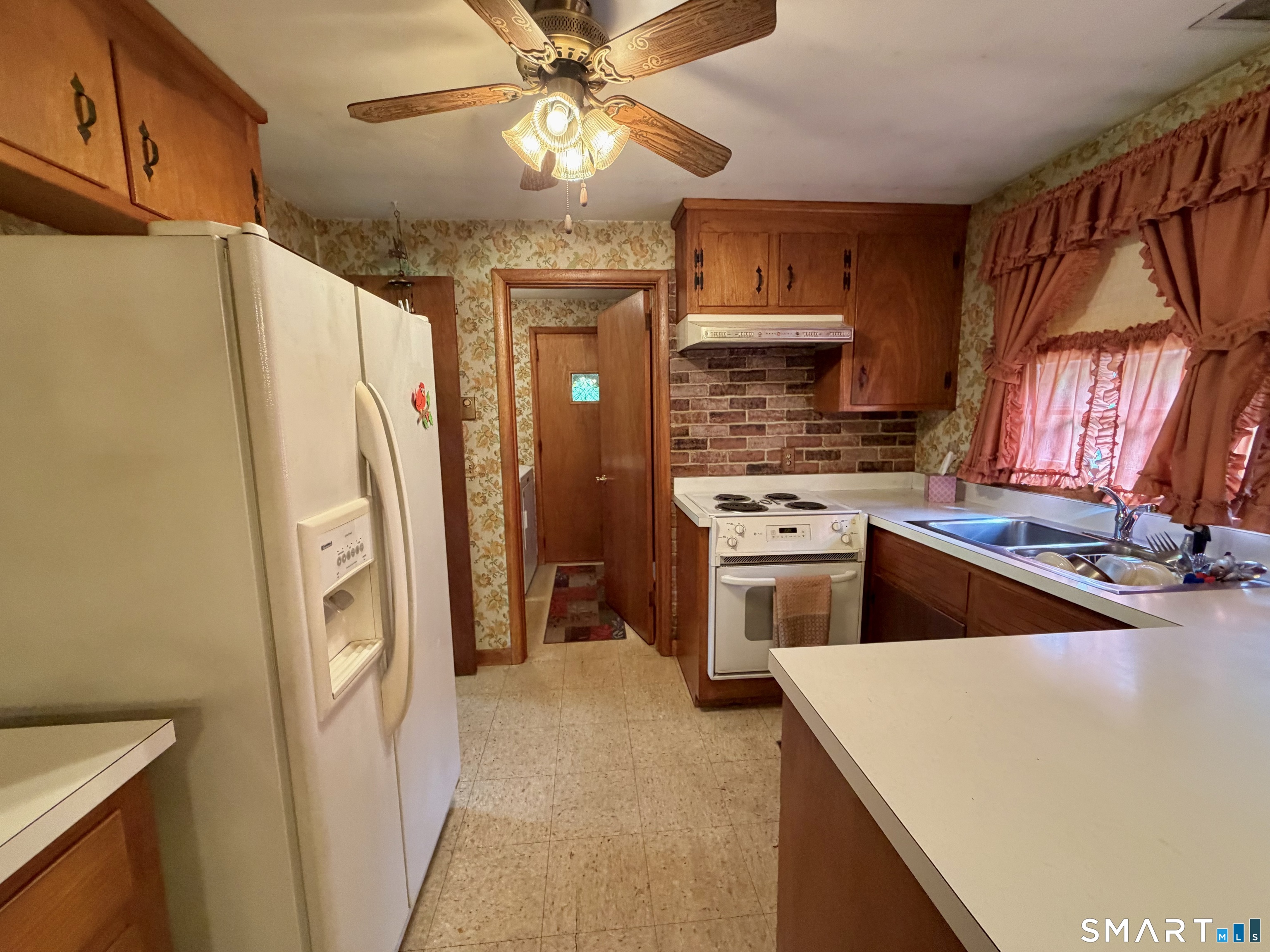 401 Round Hill Road Salem, CT 06420 - Photo 10 of 32