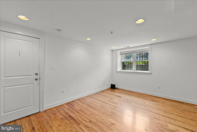 $2,800 | 739 Newton Place Northwest, Unit T1, Washington, DC 20010