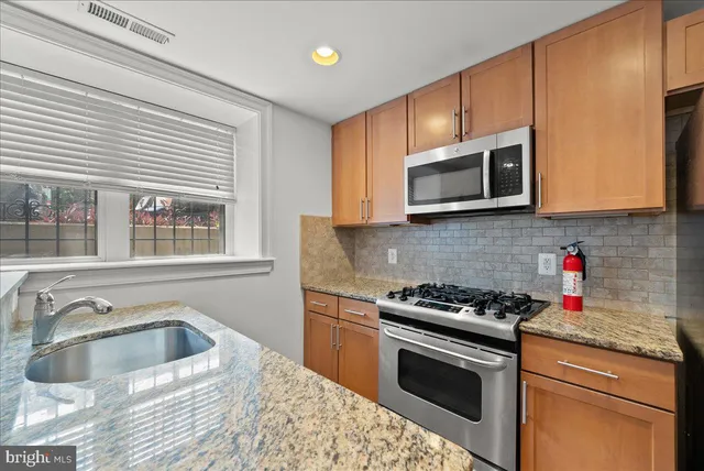 $2,800 | 739 Newton Place Northwest, Unit T1, Washington, DC 20010